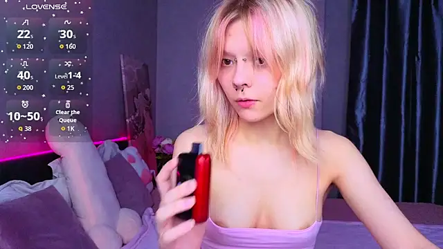 PerryKitty online show from April 29, 7:19 pm