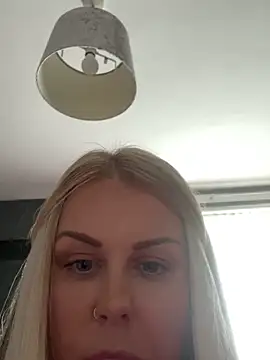 saucymelaine09 online show from March 26, 1:35 pm