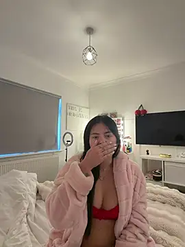 LolaSkyee online show from April 24, 7:44 am