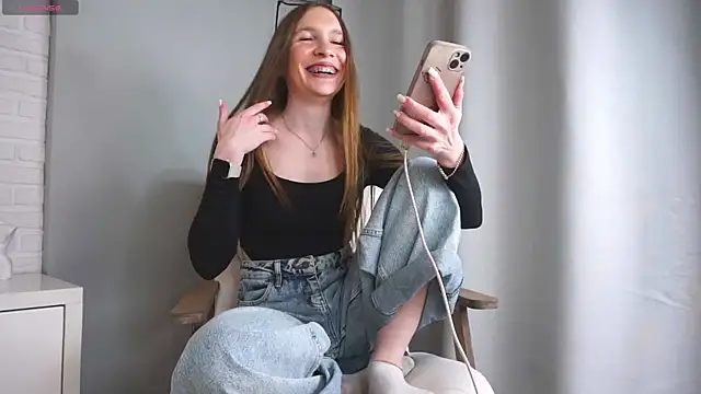 Nayeomy online show from March 30, 4:39 pm