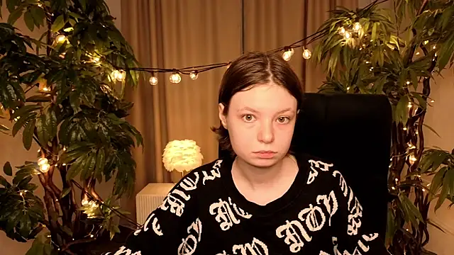 SusanPhelps online show from April 4, 2:05 pm