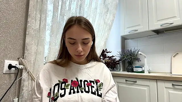 EvaMerci online show from April 1, 6:14 am