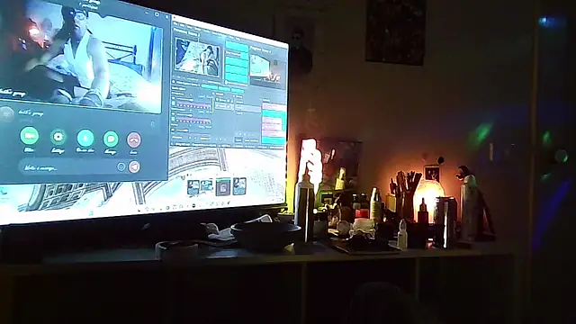 courtney1982 online show from August 7, 8:49 pm