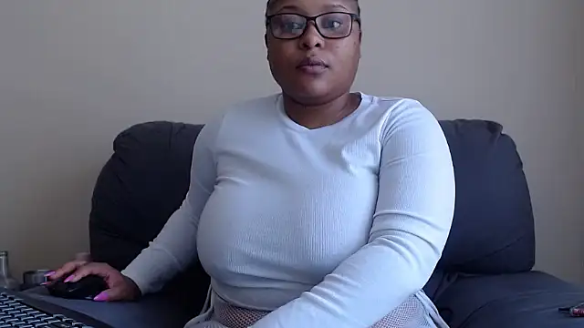 Snapshot of xxZoeyx chatting on October 9, 9:35 am xxZoeyx online show from October 9, 9:35 am