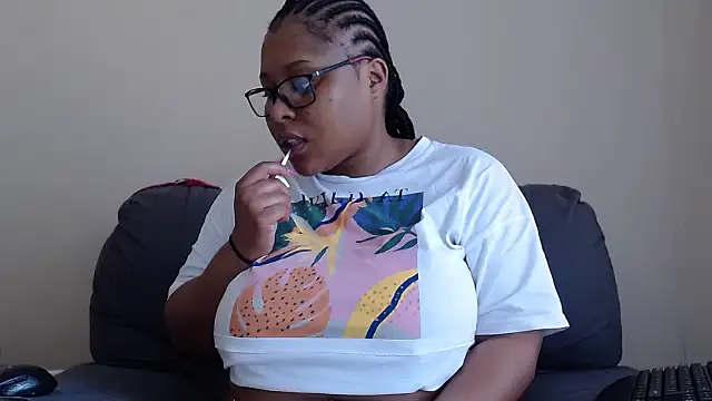 Snapshot of xxZoeyx chatting on October 8, 5:34 am xxZoeyx online show from October 8, 5:34 am