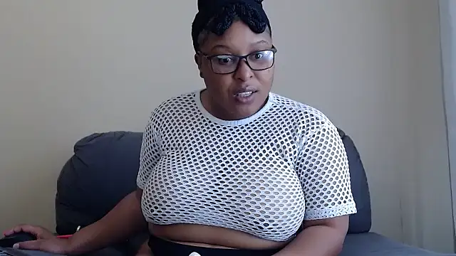 xxZoeyx online show from May 3, 8:18 am