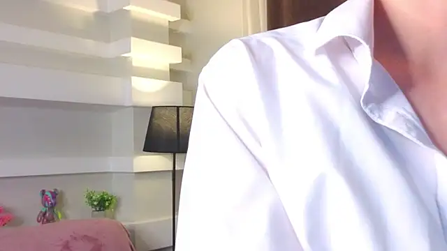 TeshaDurrell online show from May 15, 1:25 pm