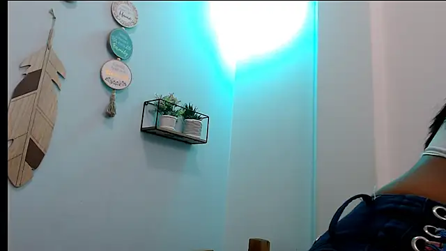 Alexatentacion42 online show from April 1, 3:20 pm