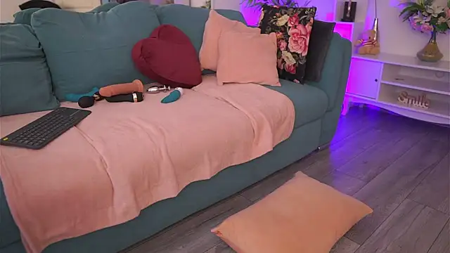 TaraElliott online show from April 3, 10:02 am