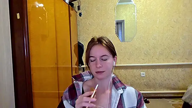 DonnaKuc online show from May 10, 6:04 am