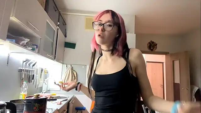 WifeAileen online show from May 12, 6:25 pm