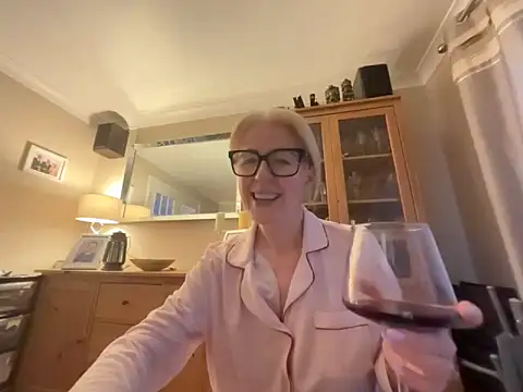 Laylaskyexx online show from June 3, 8:36 pm