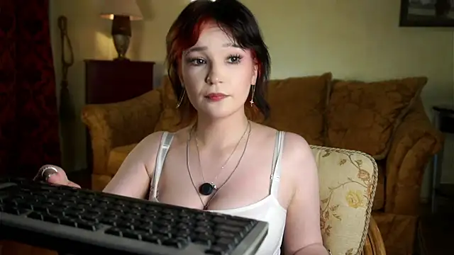 BettieBagwill online show from April 8, 2:30 pm