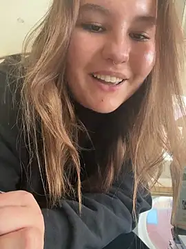 Hollpopss online show from April 24, 12:30 pm