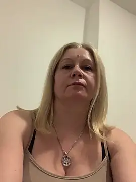 MilaLila204 online show from April 25, 7:11 pm