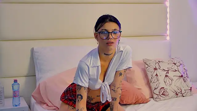 YasminnStorm online show from April 18, 4:59 am