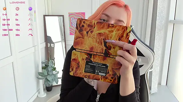 NightLeaf online show from June 8, 1:45 pm