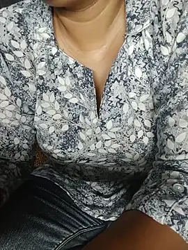 Riyashrma001 online show from June 30, 5:34 pm