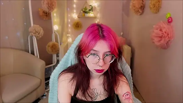 Alice Nyx online show from April 5, 8:19 pm