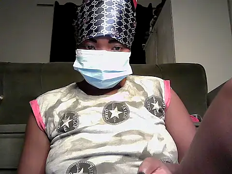 JoanBright  online show from April 18, 9:04 pm