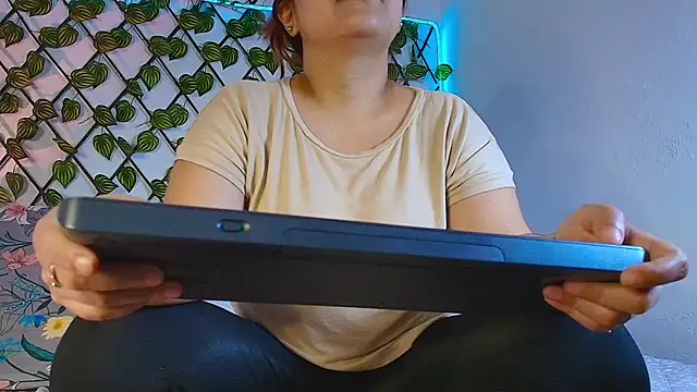 Mahia wilson online show from April 25, 3:42 am
