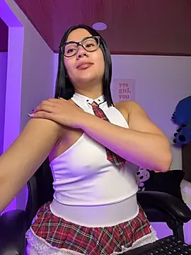 EvelynLeen  online show from May 13, 12:44 pm