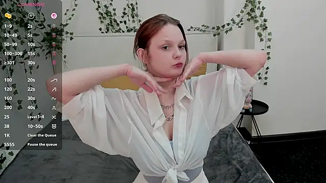 Charlotte Stee online show from May 14, 2:28 am