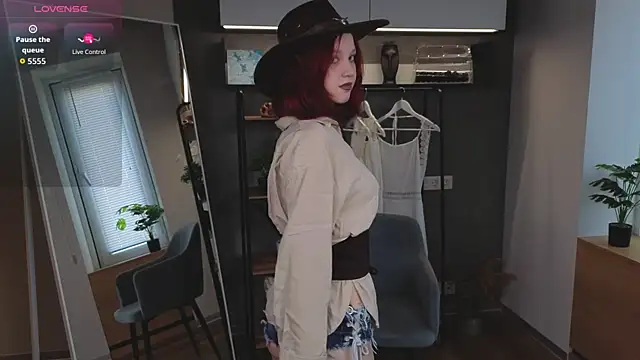 MaisieWillians online show from July 25, 4:19 am