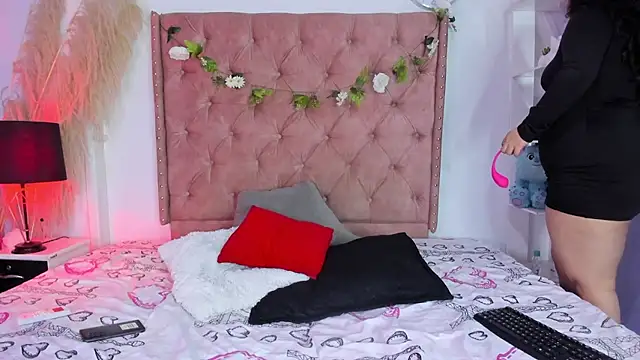 ROSELEI  online show from May 17, 1:43 pm