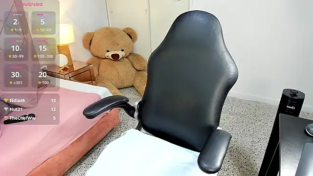 lia damasco online show from July 6, 4:40 am