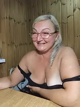 White-Chocolatte online show from July 1, 5:56 pm