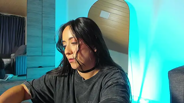 Elliee e online show from May 4, 3:05 pm