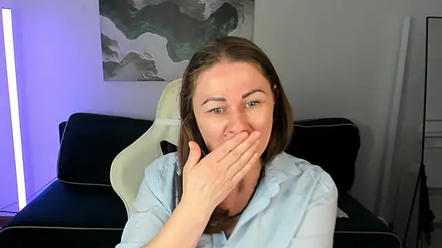 NinnaBrewer online show from April 22, 3:03 am