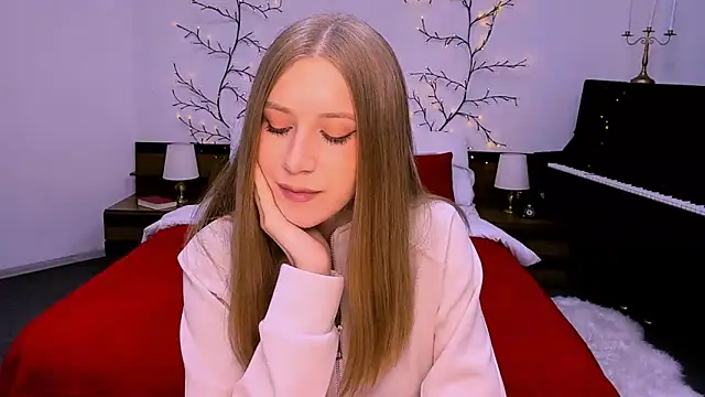 cheeky chick online show from April 18, 11:35 am