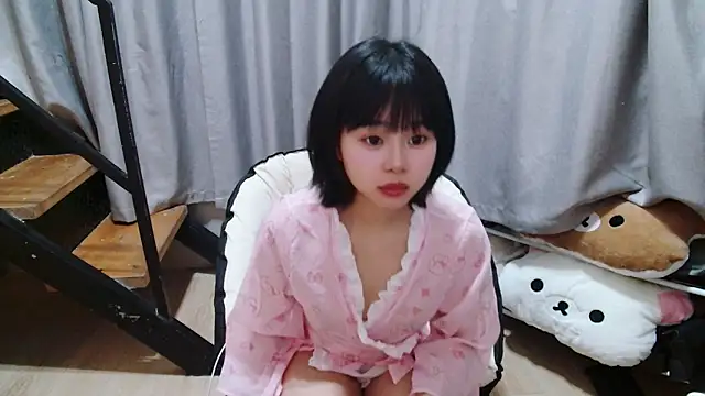 Betty-kim1 online show from April 14, 1:33 pm