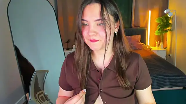 Nelie Evans online show from June 11, 5:10 pm