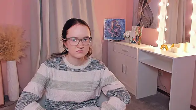 ErmaCurlis online show from April 11, 10:41 am