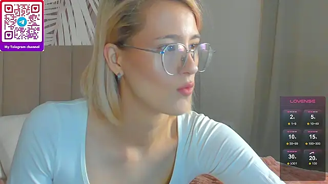 Lizzyvega online show from May 13, 1:44 am