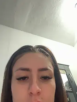 valesaenz   online show from April 28, 2:27 am