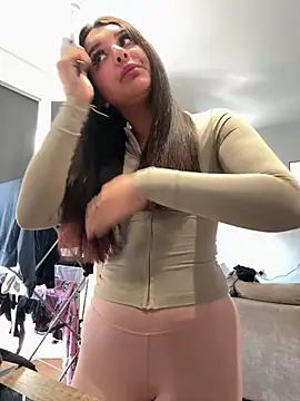 Miavelvetxoxo online show from April 22, 3:42 pm