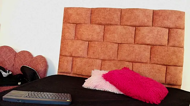 Mia Nasty Dirty online show from April 11, 8:45 pm