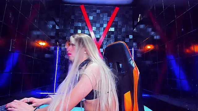 SolHiltton online show from April 24, 7:49 pm