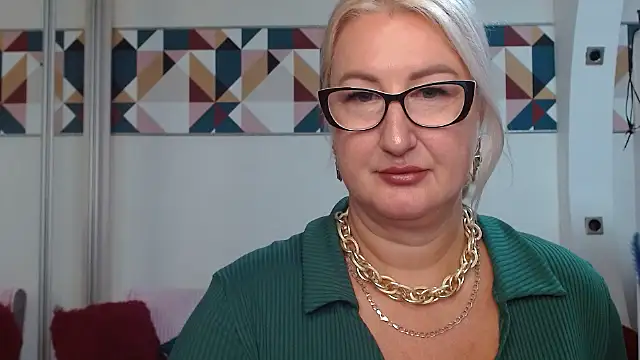 DianaFrances online show from July 18, 10:23 pm