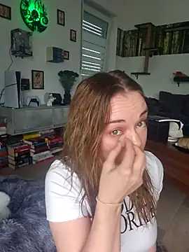 AliceLiddle  online show from April 13, 4:30 pm