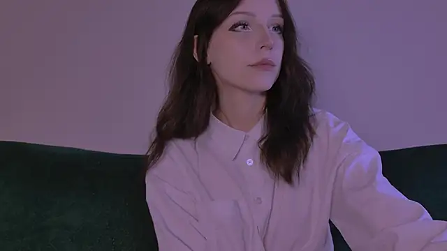 claire bennett  online show from April 15, 1:39 am