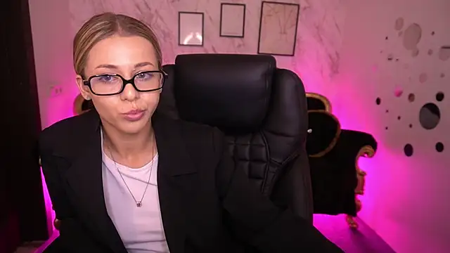 DoveLovee online show from May 28, 1:42 pm