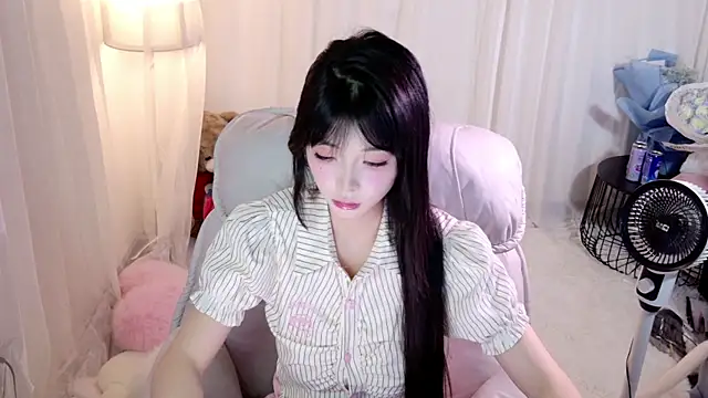 Zoe-001 online show from April 26, 2:04 pm