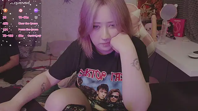 plumpy girl online show from April 24, 8:00 pm