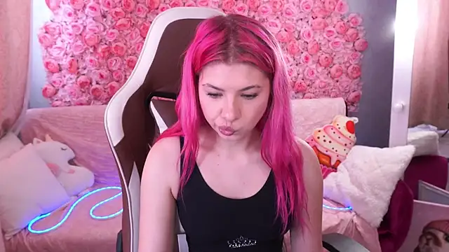 PinkyTrix online show from May 19, 12:34 pm