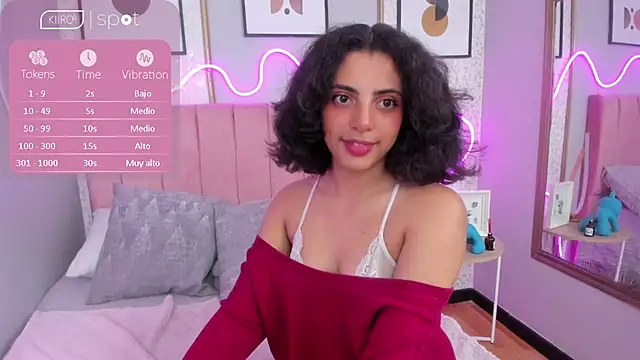 AURORAMILLSS online show from April 17, 3:19 am